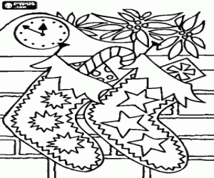 Colorear Calcetines navide�os decorados y colgados en la pared de la chimenea