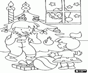 Colorear Ni�a descubriendo sus regalos bajo el �rbol de Navidad y Pap� Noel mirando por la ventana