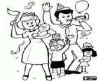 Familia en plena celebración, los padres, un niño, una niña y un bebé
