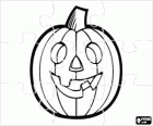 Puzzle de calabaza típica de la celebración de Halloween, vaciada y con una cara monstruosa para ser iluminada con una vela