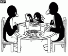 Pingu con sus padres en la mesa comiendo