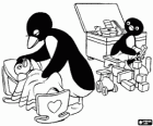 Pingu jugando mientras su madre cuida de su hermana pequeña Pinga