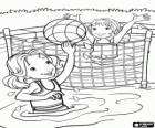 Holly Hobbie y amigos, dos chicas jugando a volley en la piscina