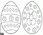 Dos huevos de Pascua decorados con motivos florales