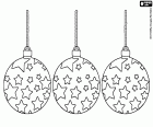 Tres bolas navideñas con muchas estrellas dibujadas para colgar en la decoración de las fiestas de Navidad