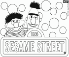 Epi y Blas con el logo original en inglés de Sesame Street. Barrio Sésamo o Plaza Sésamo, la famosa serie educativa de televisión ha llegado a las 50 temporadas. Sus protagonistas son las conocidas marionetas, los Teleñecos o los Muppets, una creación de Jim Henson en 1969